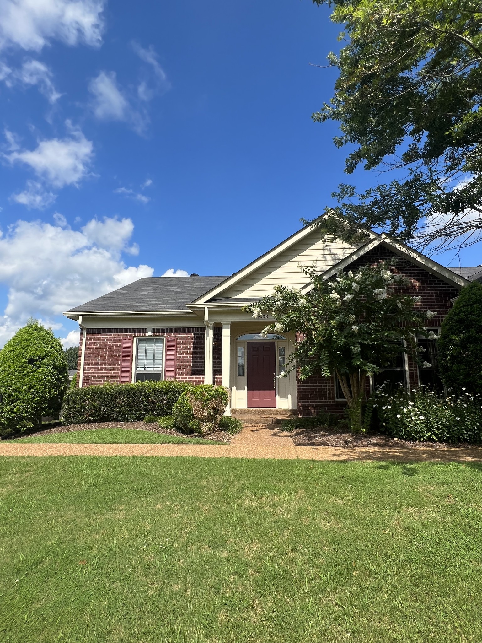 9228 Sawyer Brown Road Nashville TN 37221
