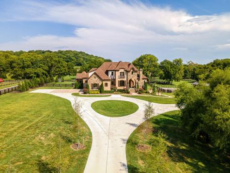2214 Centerpoint Road Hendersonville TN 37075