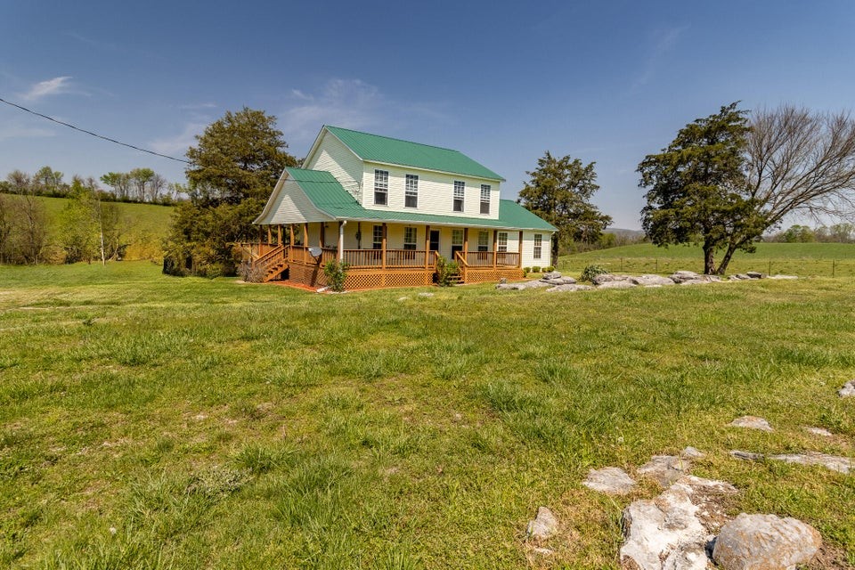 7511 Upper East Valley Road Pikeville TN 37367
