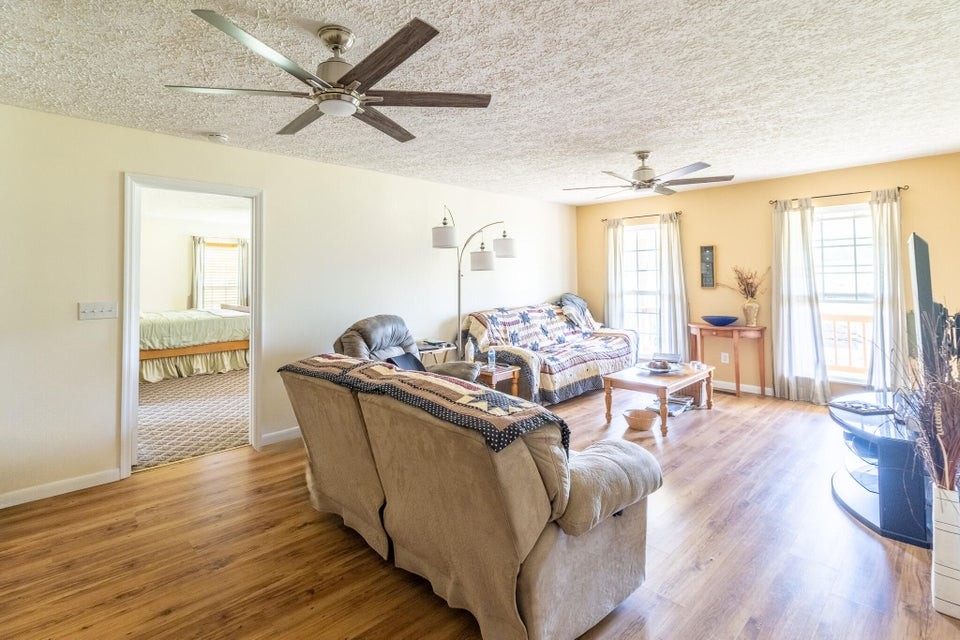 7511 Upper East Valley Road Pikeville TN 37367