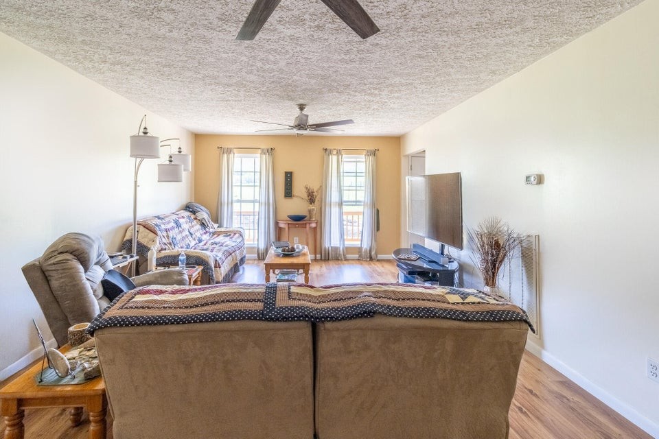 7511 Upper East Valley Road Pikeville TN 37367