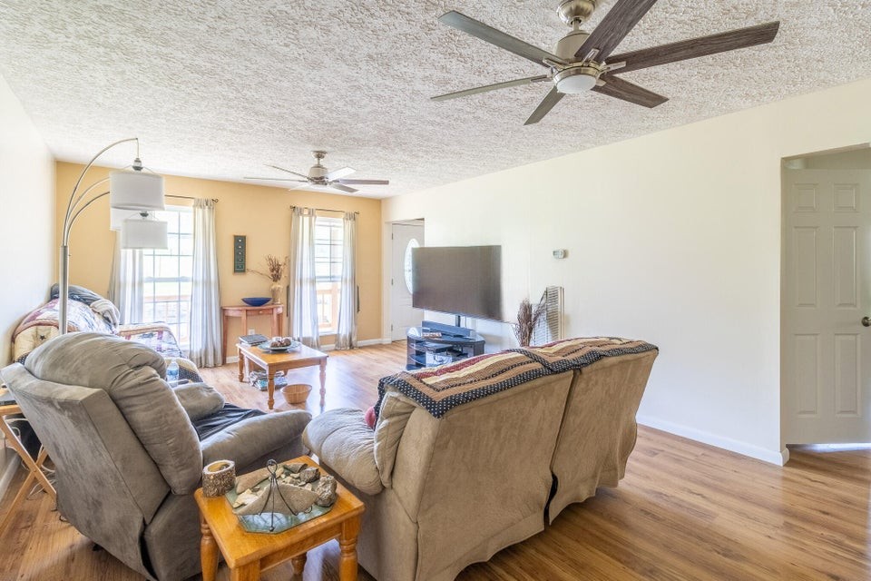 7511 Upper East Valley Road Pikeville TN 37367