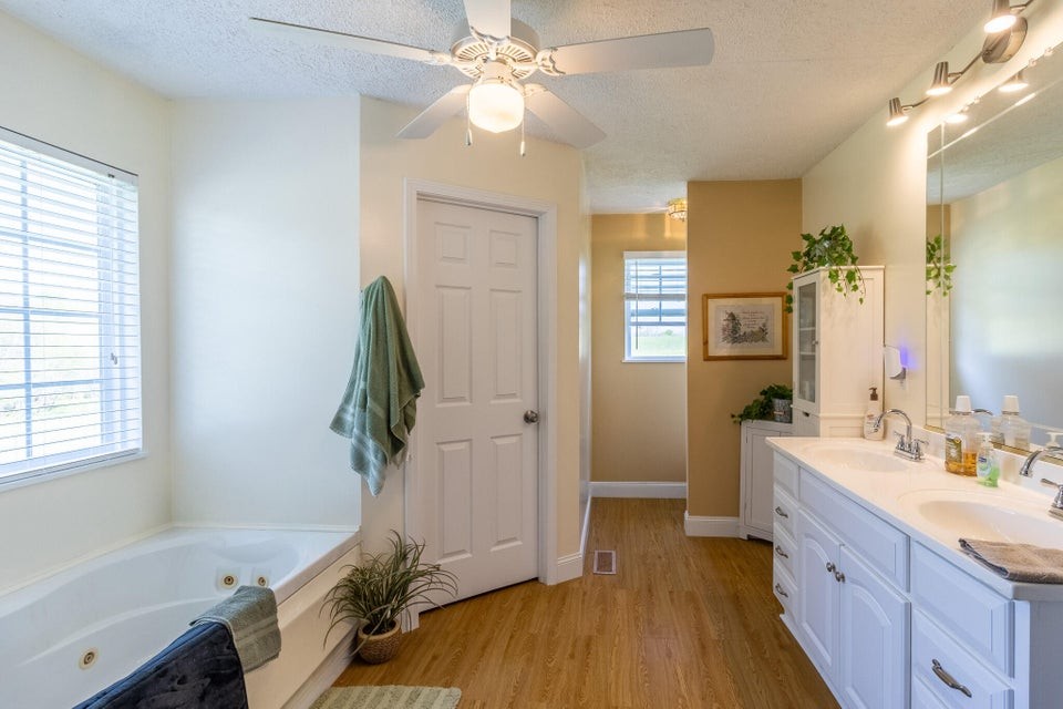 7511 Upper East Valley Road Pikeville TN 37367