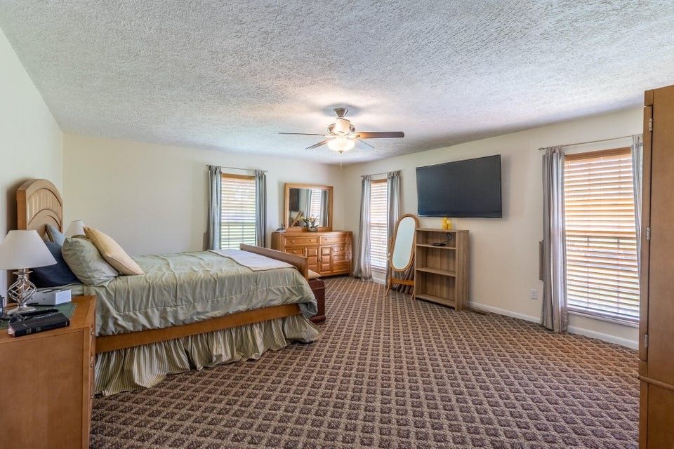 7511 Upper East Valley Road Pikeville TN 37367