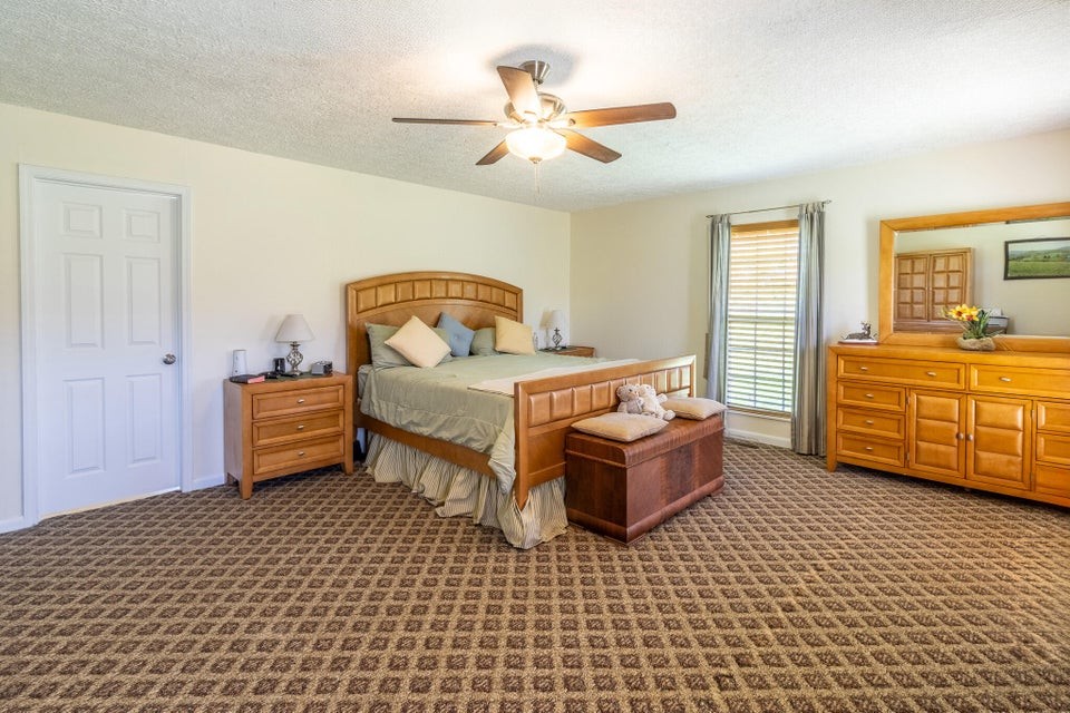 7511 Upper East Valley Road Pikeville TN 37367