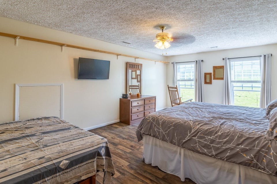 7511 Upper East Valley Road Pikeville TN 37367