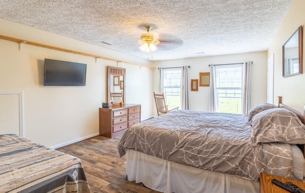 7511 Upper East Valley Road Pikeville TN 37367
