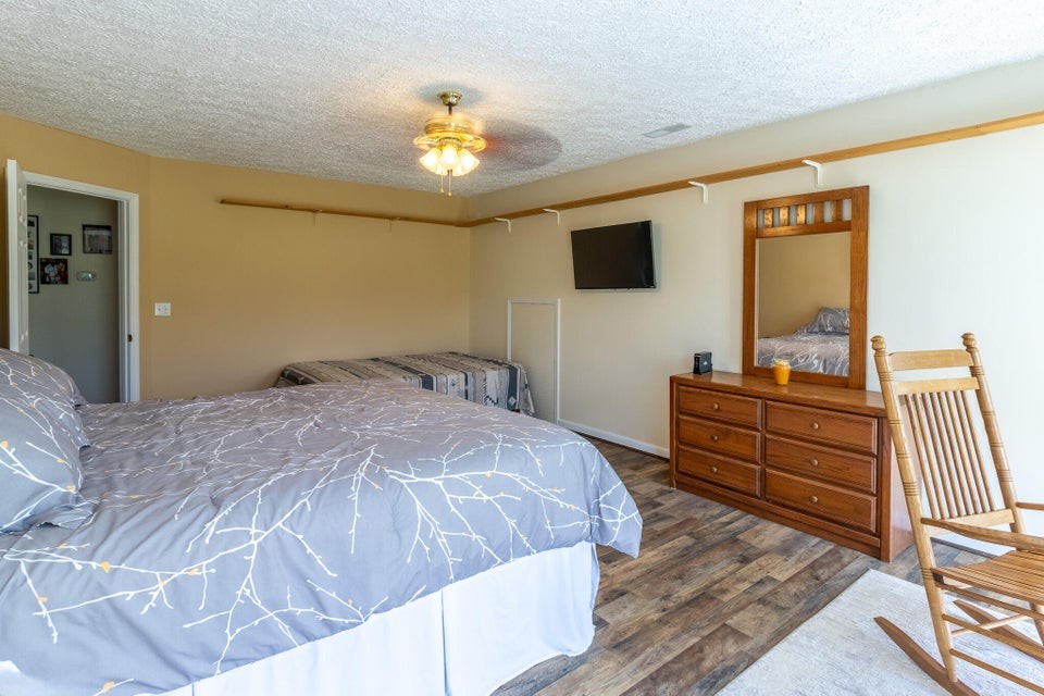 7511 Upper East Valley Road Pikeville TN 37367