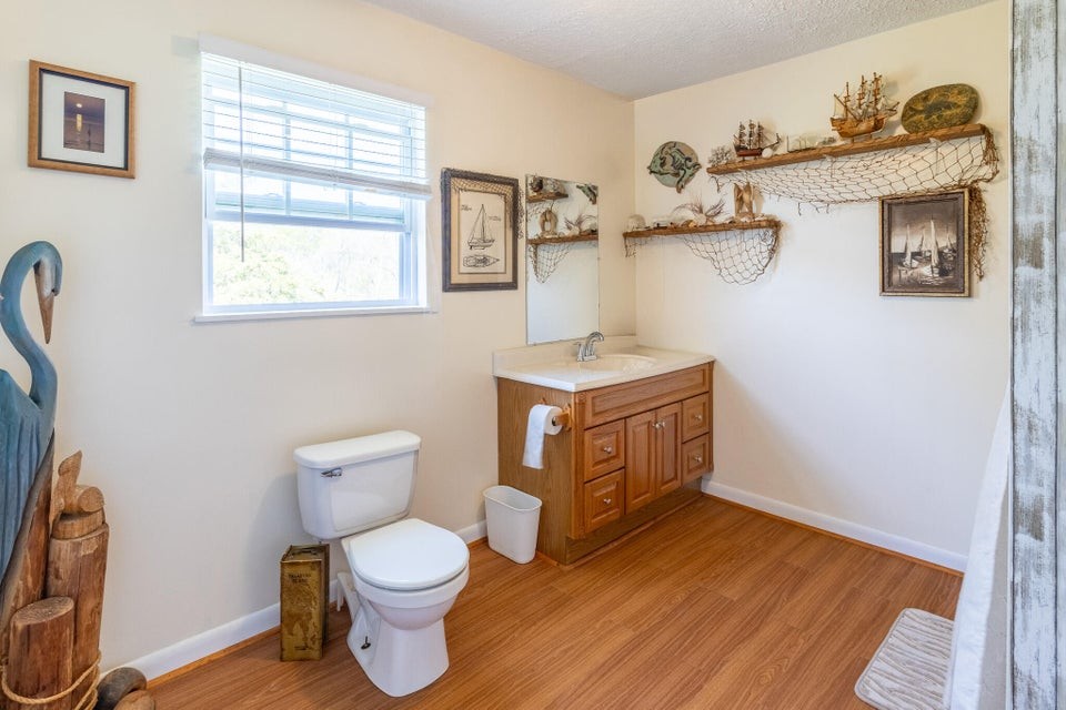 7511 Upper East Valley Road Pikeville TN 37367