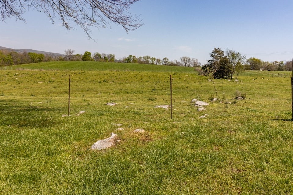 7511 Upper East Valley Road Pikeville TN 37367