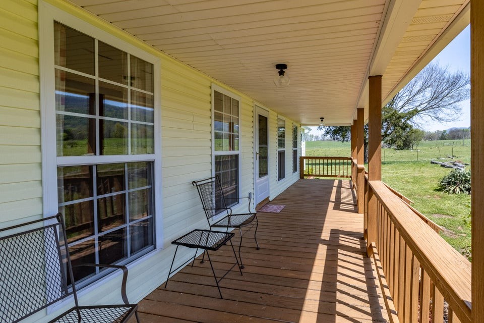 7511 Upper East Valley Road Pikeville TN 37367