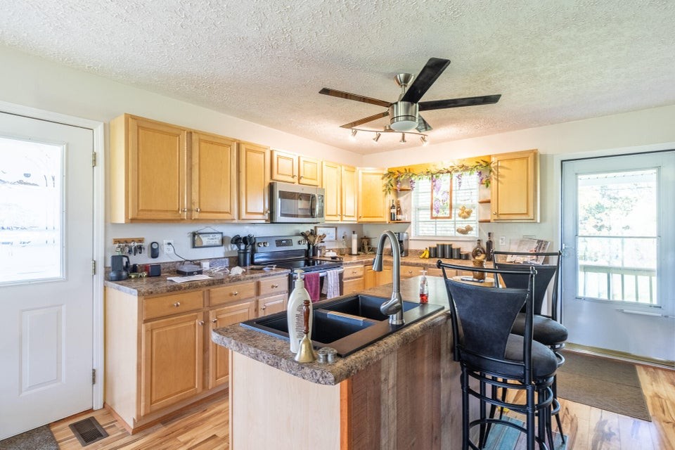 7511 Upper East Valley Road Pikeville TN 37367