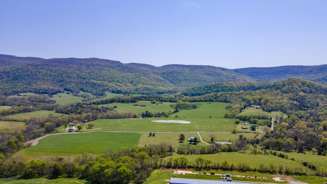7511 Upper East Valley Road Pikeville TN 37367