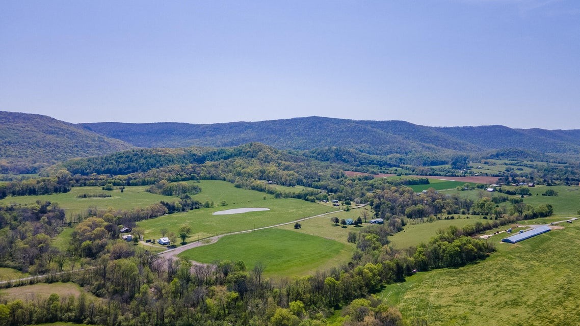 7511 Upper East Valley Road Pikeville TN 37367