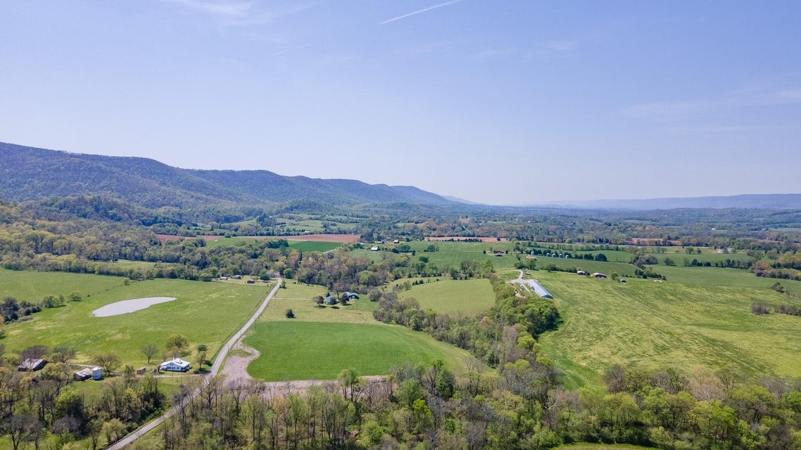7511 Upper East Valley Road Pikeville TN 37367
