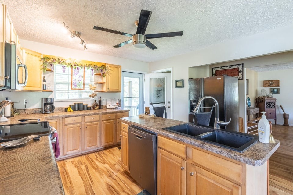 7511 Upper East Valley Road Pikeville TN 37367