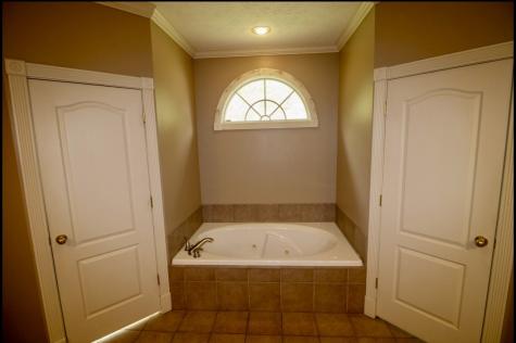 25 Max Drive Paris TN 38242