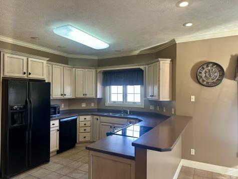 25 Max Drive Paris TN 38242