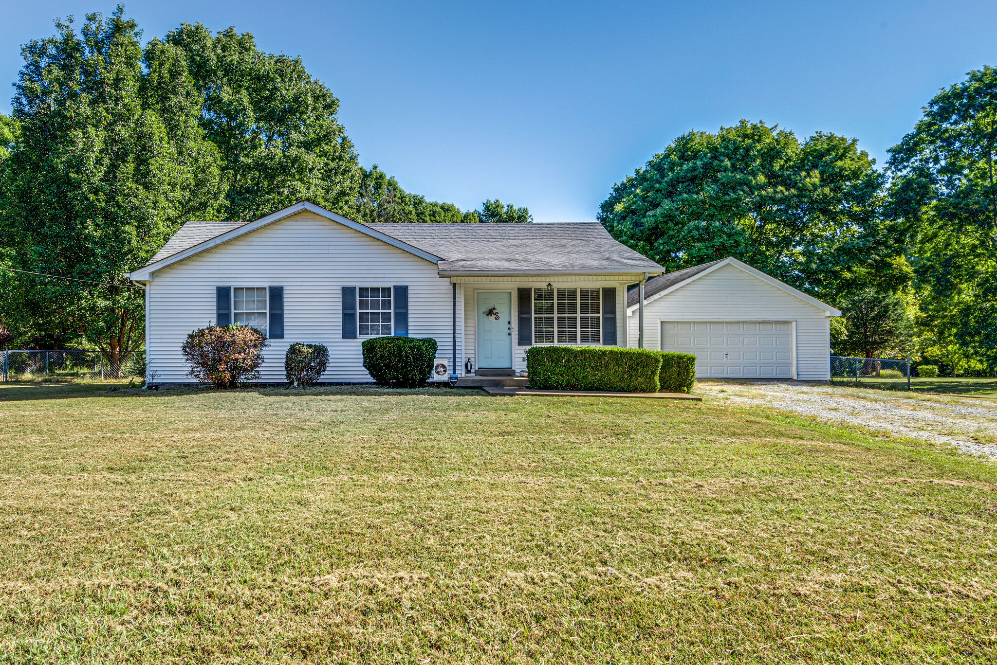 2033 Wolfe Road White Bluff TN 37187