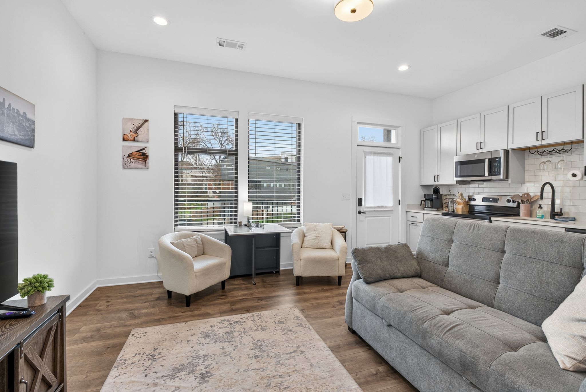1272 3rd Ave, S Nashville TN 37210