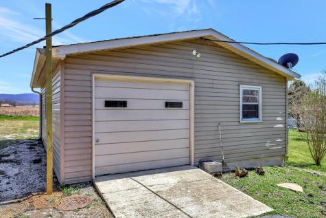 1481 Maxwell Road Belvidere TN 37306