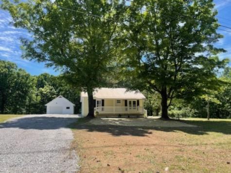 2625 Old Blacktop Road Mc Ewen TN 37101