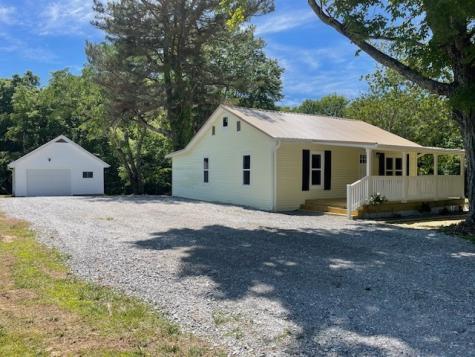 2625 Old Blacktop Road Mc Ewen TN 37101