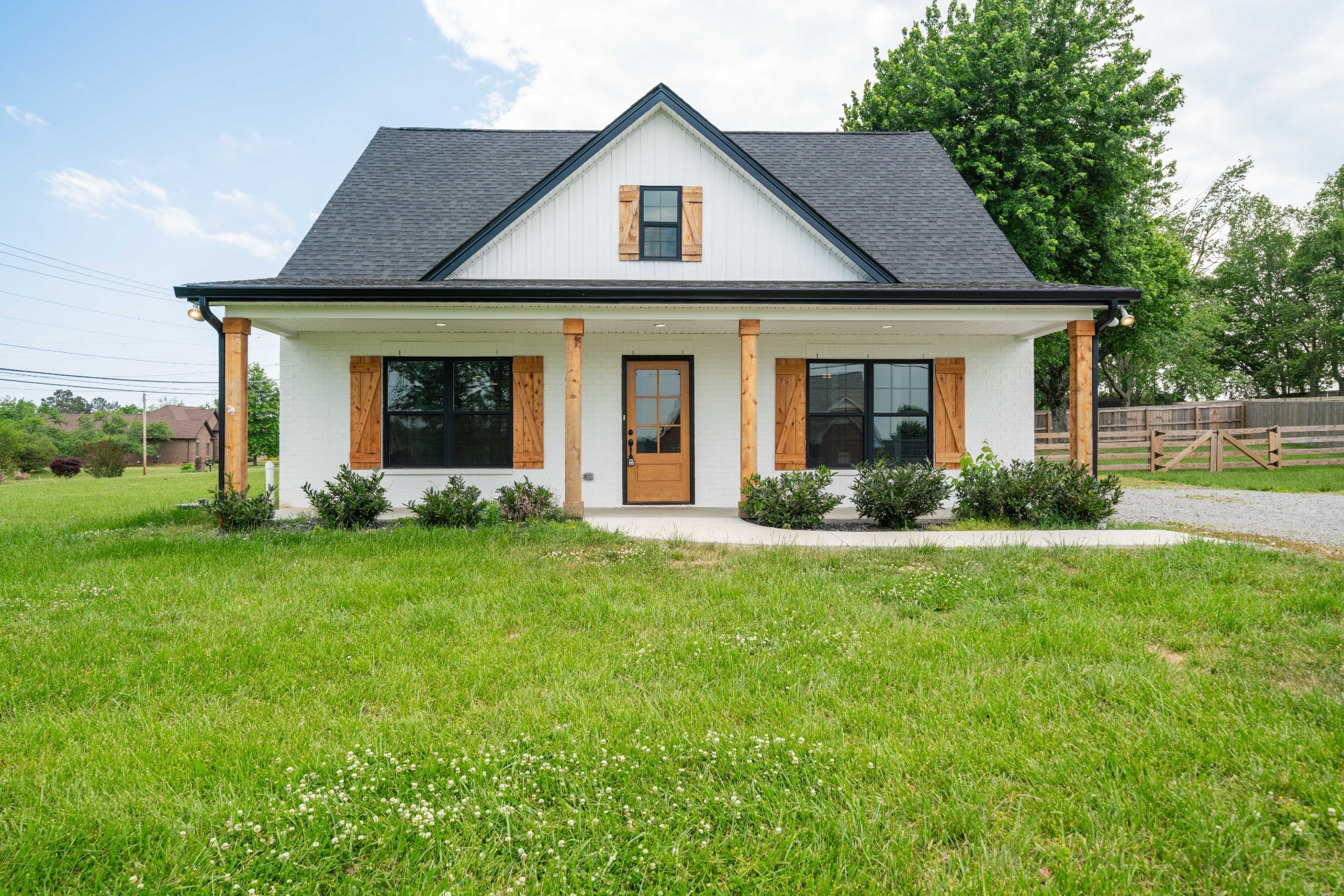 759 N Palmers Chapel Road White House TN 37188