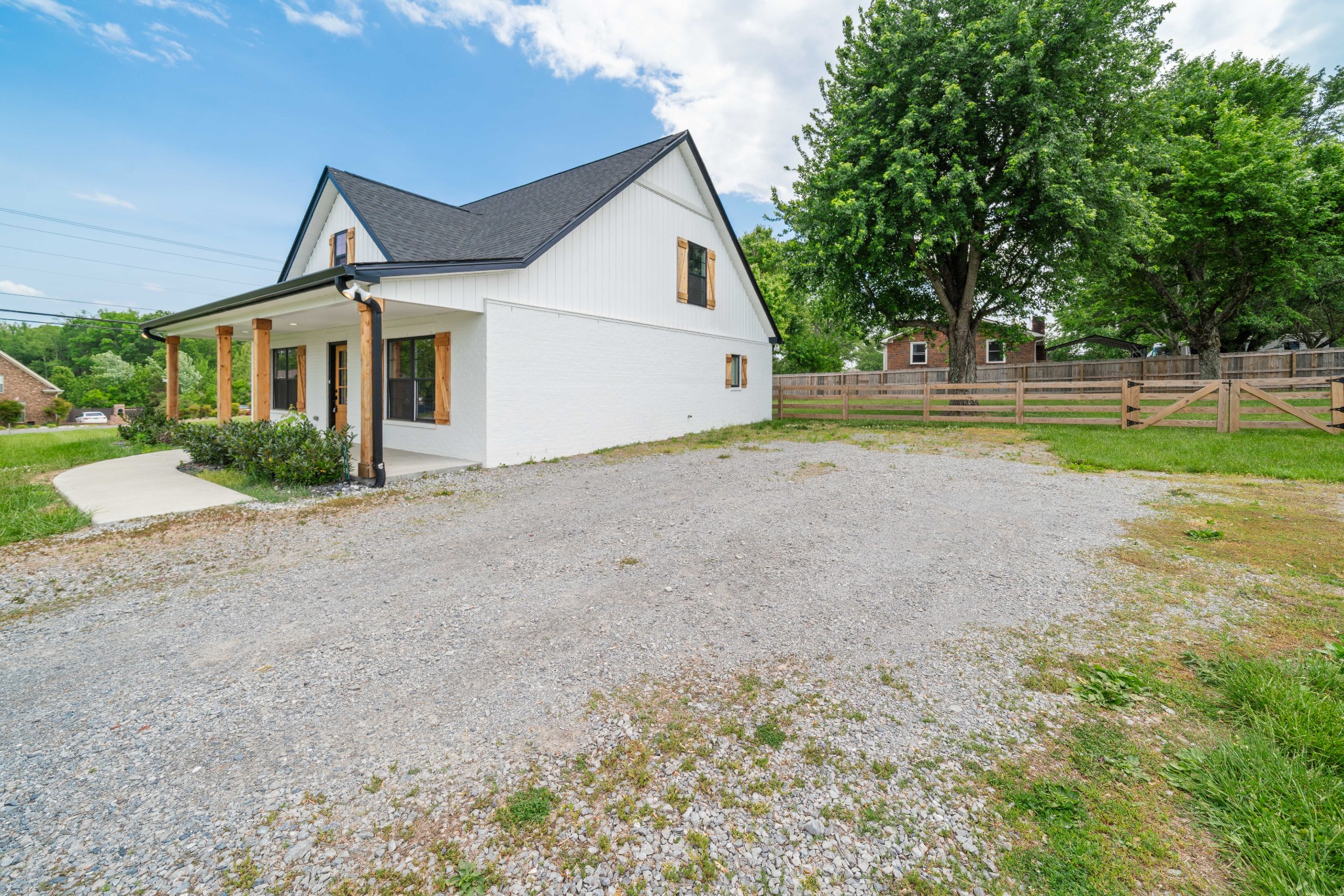 759 N Palmers Chapel Road White House TN 37188