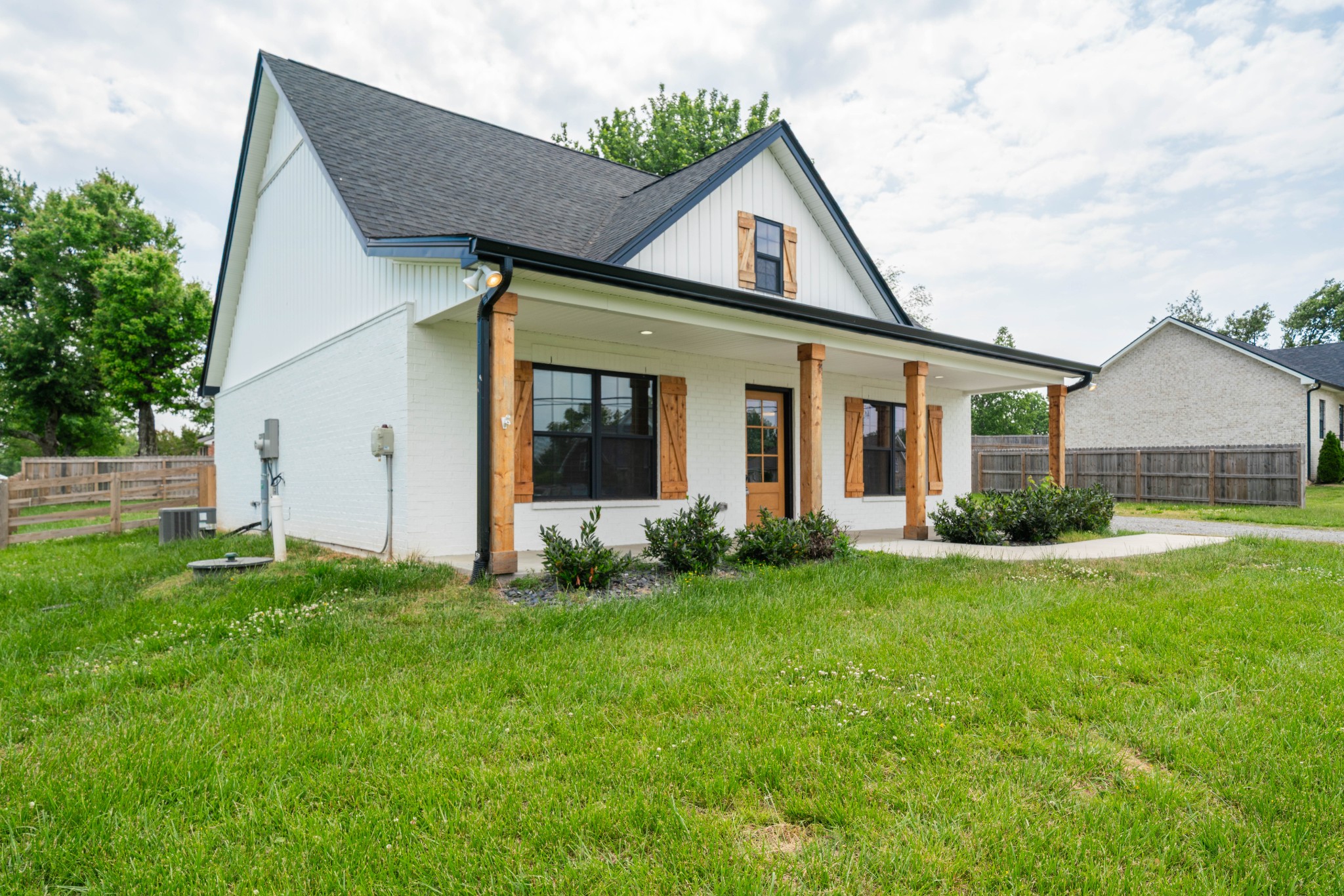 759 N Palmers Chapel Road White House TN 37188