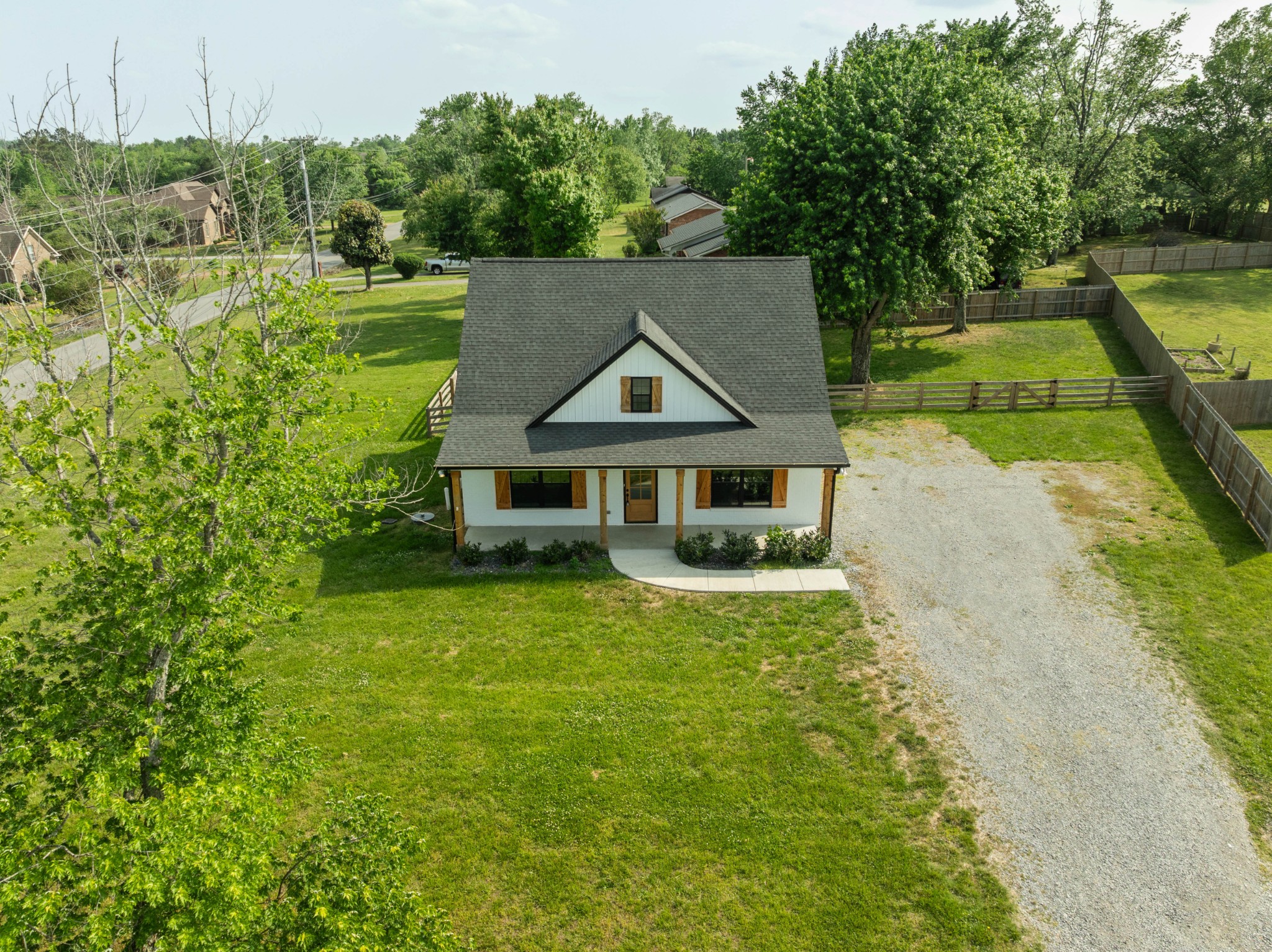 759 N Palmers Chapel Road White House TN 37188