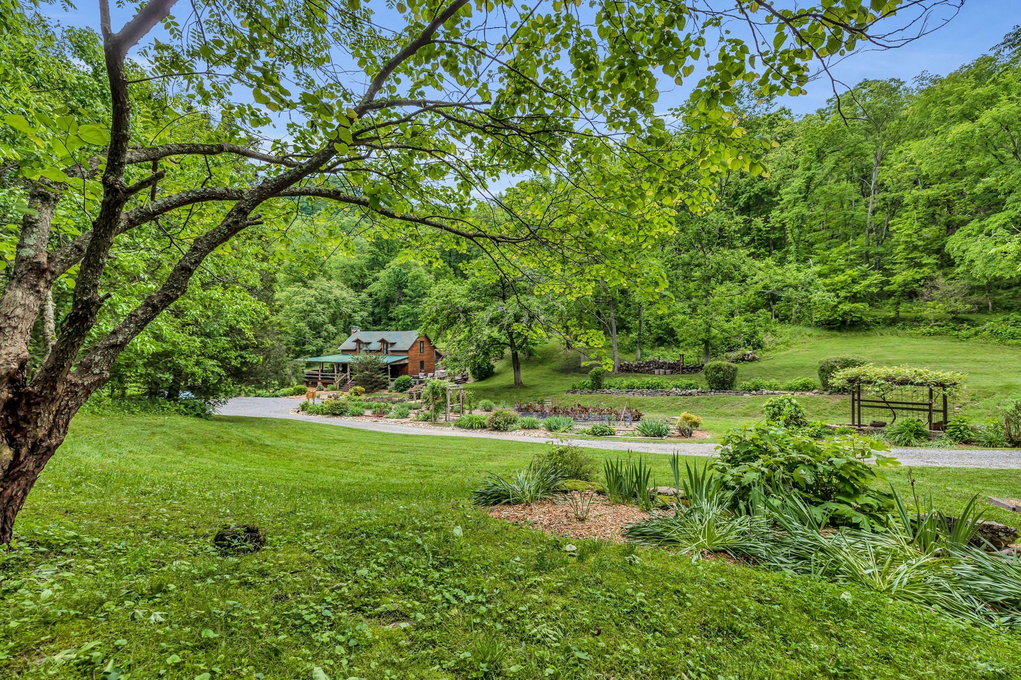 28 Bussell Lane Gordonsville TN 38563