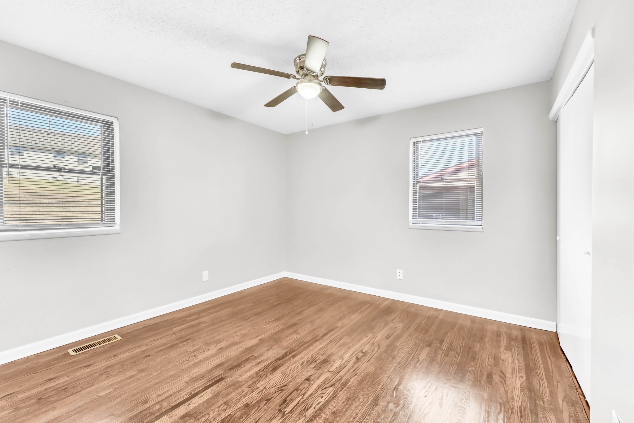 805 8th Ave, E Springfield TN 37172