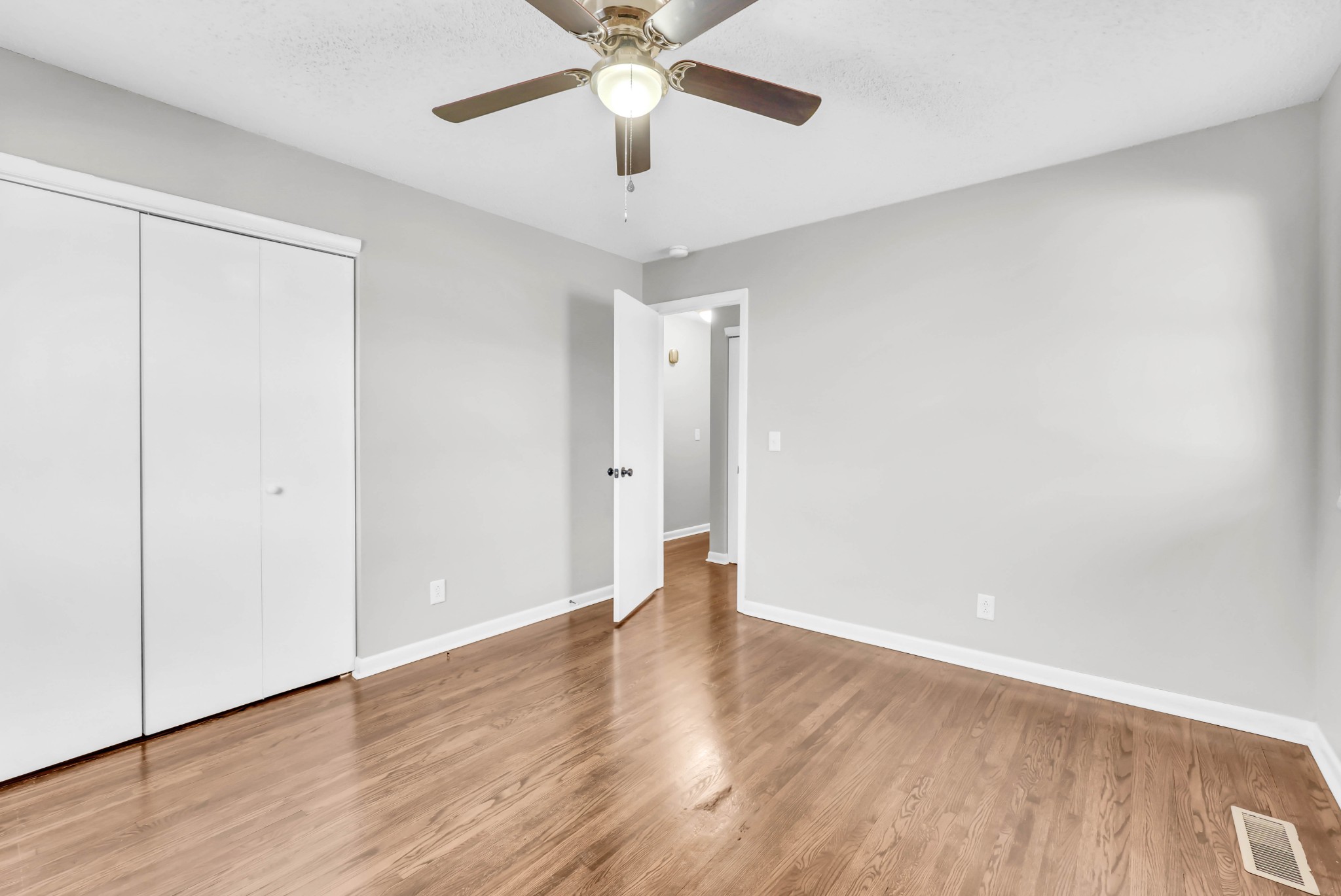 805 8th Ave, E Springfield TN 37172