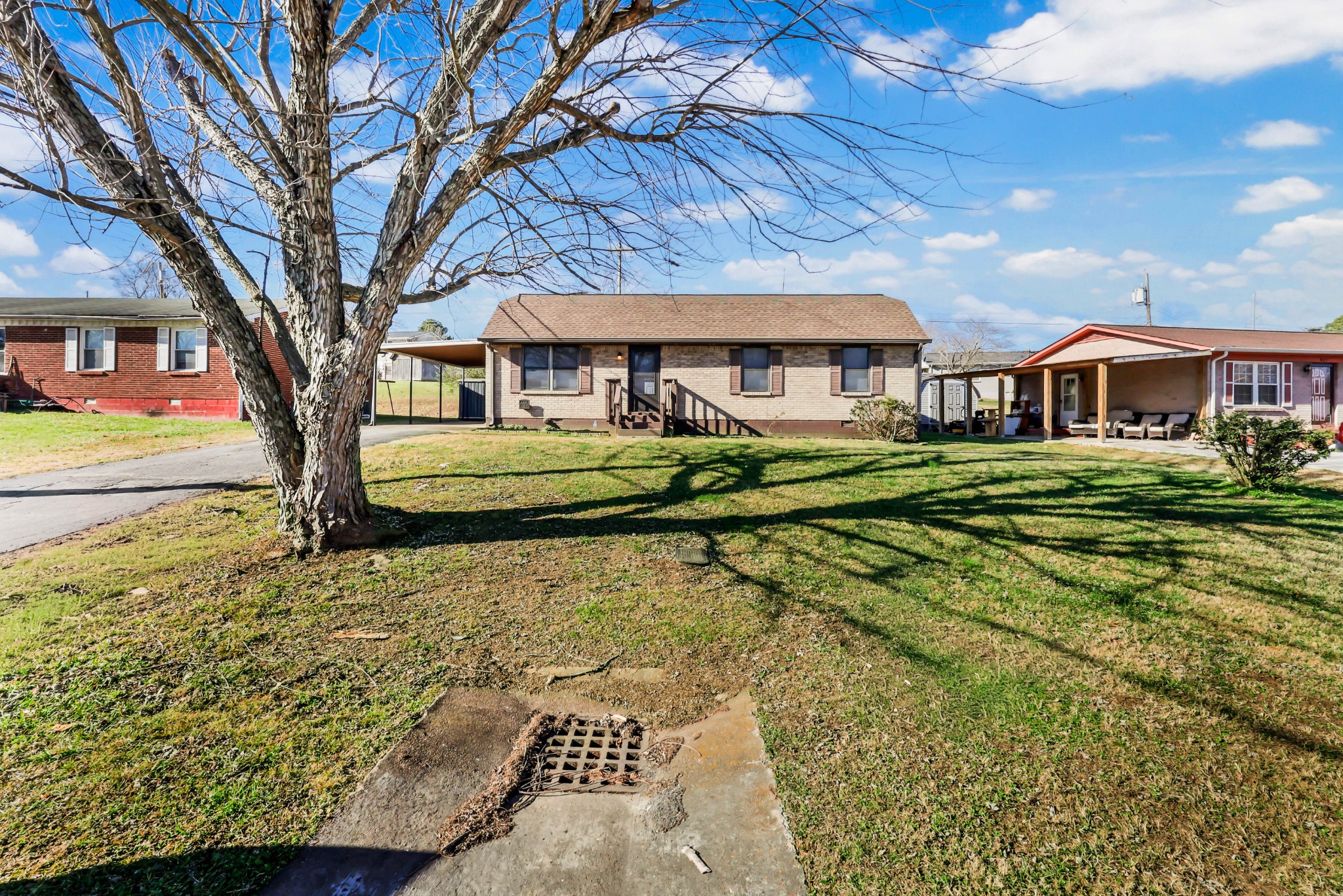 805 8th Ave, E Springfield TN 37172