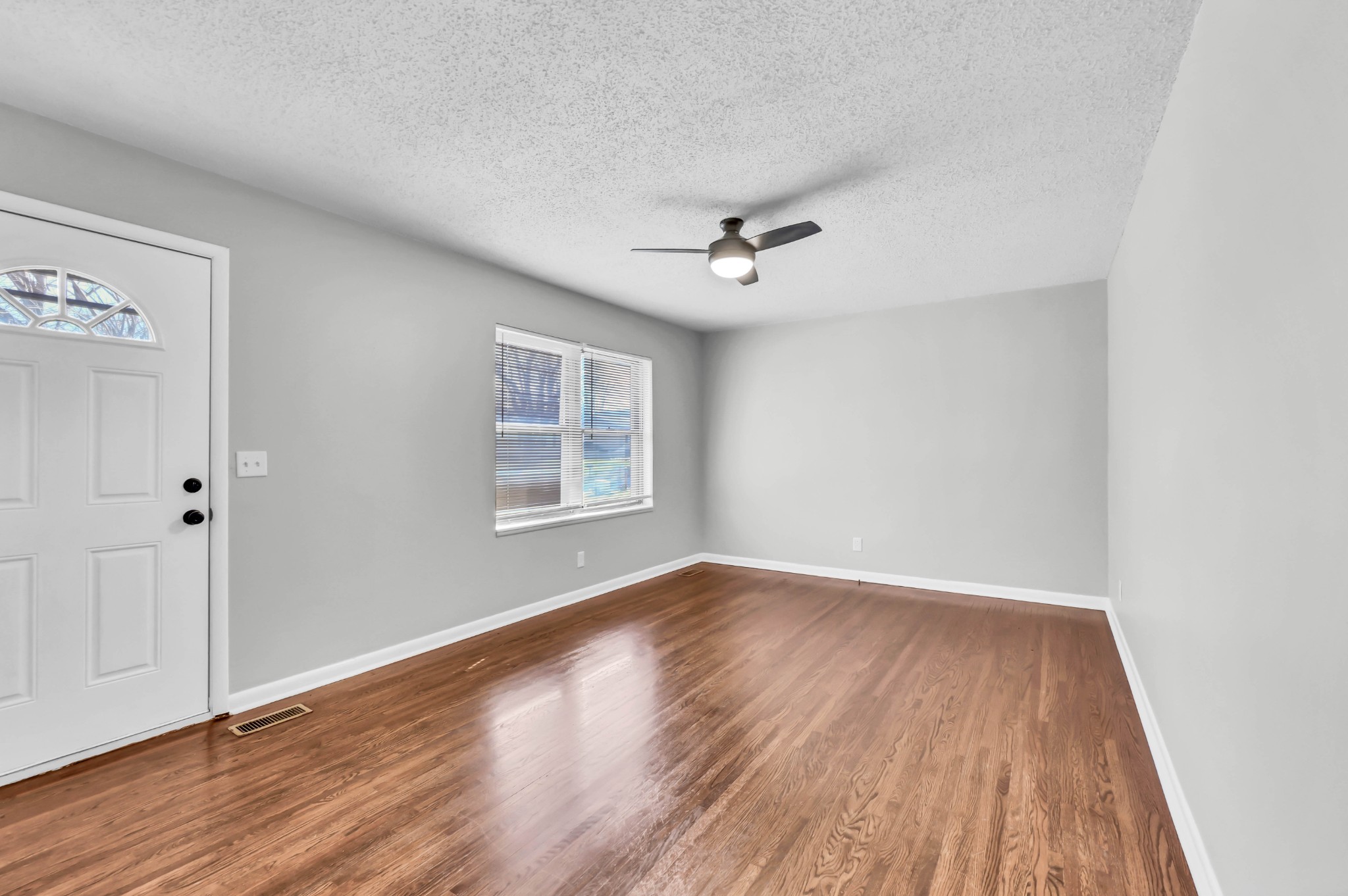 805 8th Ave, E Springfield TN 37172