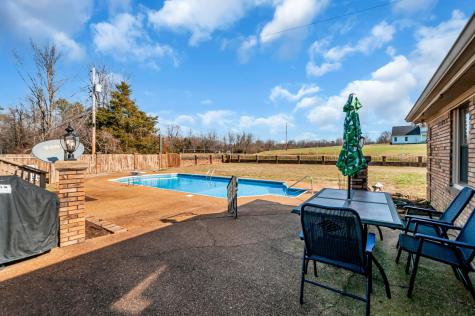 211 W Hills Terrace Dickson TN 37055