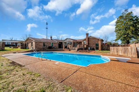 211 W Hills Terrace Dickson TN 37055
