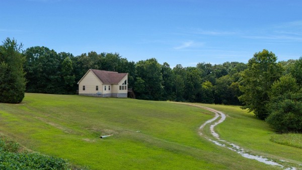 4664 New Cut Road Greenbrier TN 37073