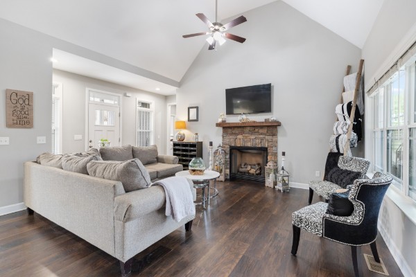 1521 Liberty Road Charlotte TN 37036