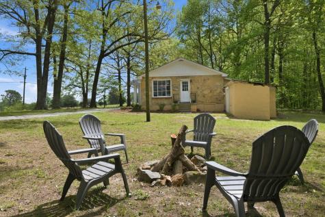 1566 Porter Road Burns TN 37029