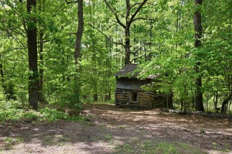 1566 Porter Road Burns TN 37029