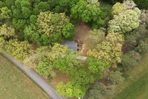 1566 Porter Road Burns TN 37029