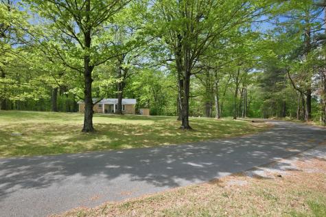 1566 Porter Road Burns TN 37029