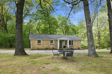 1566 Porter Road Burns TN 37029