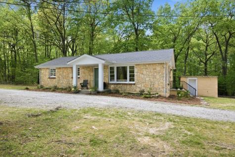 1566 Porter Road Burns TN 37029