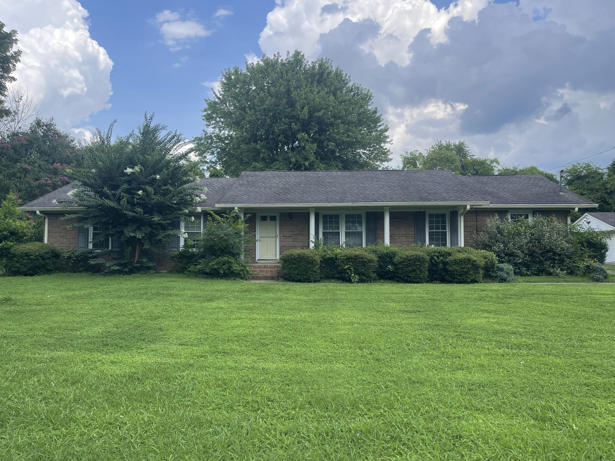 136 W Clearview Drive Murfreesboro TN 37128