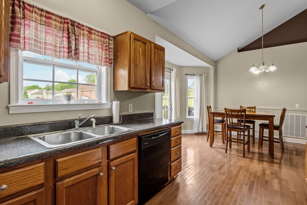 202 Parkside Lane Burns TN 37029