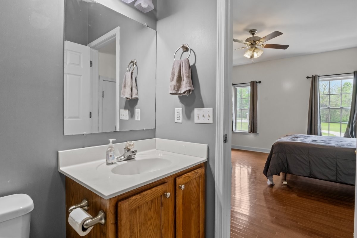 202 Parkside Lane Burns TN 37029