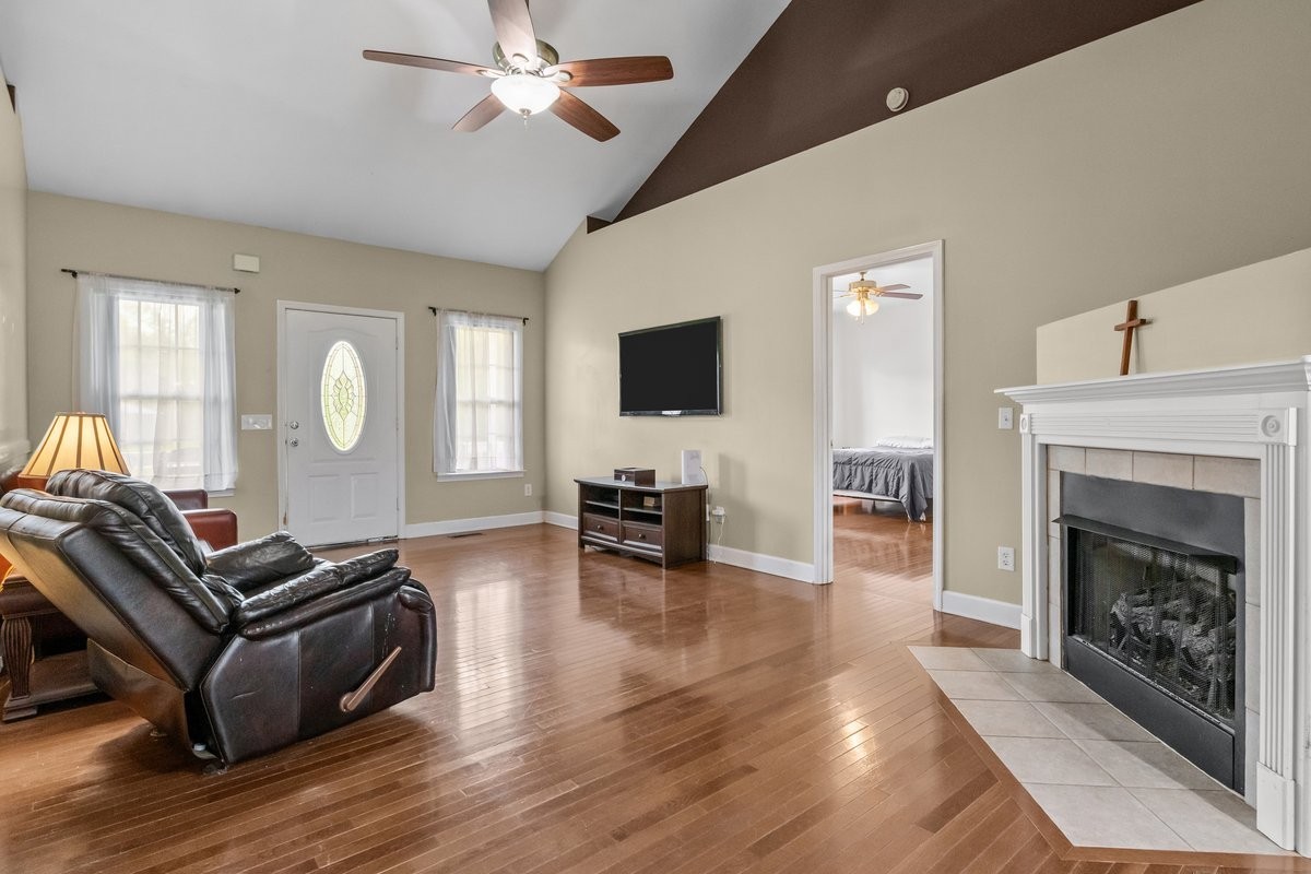202 Parkside Lane Burns TN 37029